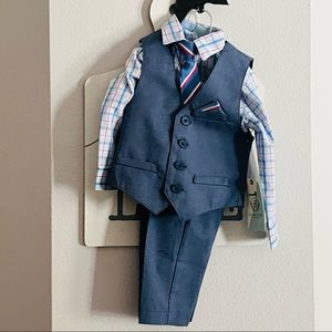 CLASS/CLUB TODDLER BOYS SUIT & TIE. 2T - NWT